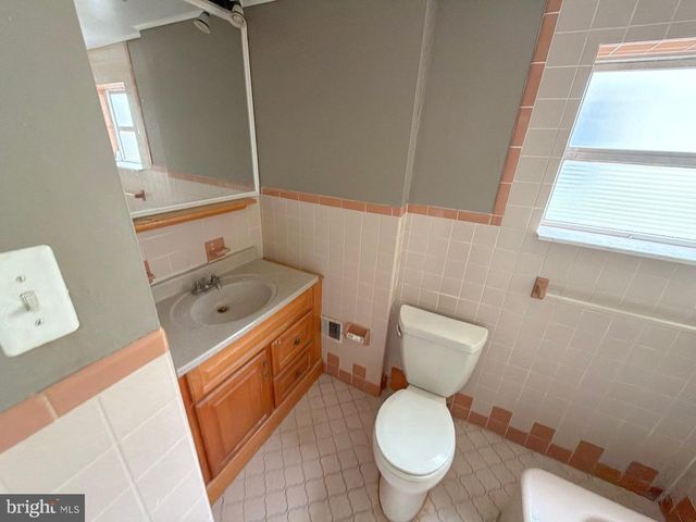 2542 S SARTAIN ST, Philadelphia, PA 19148