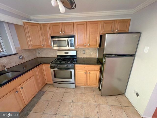 2542 S SARTAIN ST, Philadelphia, PA 19148