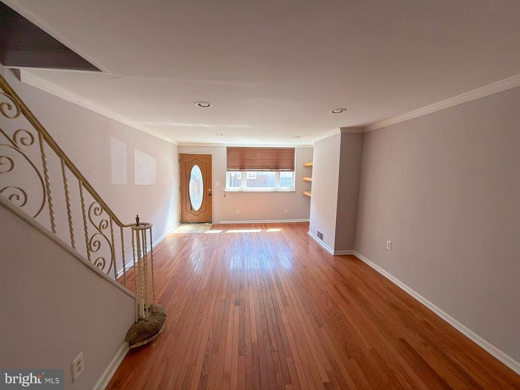 2542 S SARTAIN ST, Philadelphia, PA 19148 — photo 3