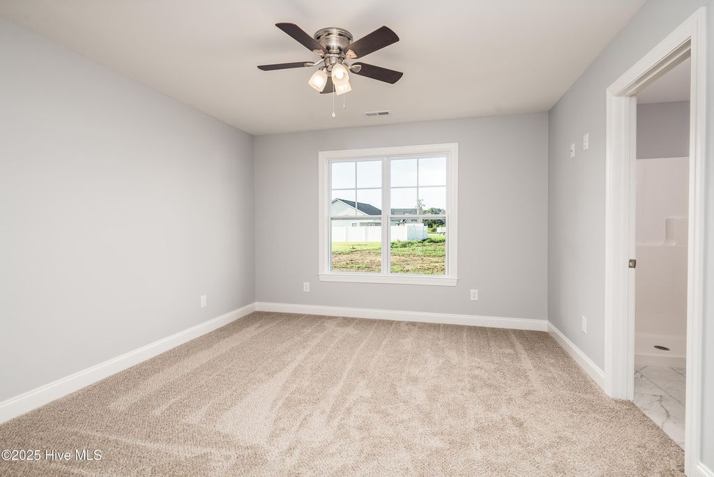 Image 12 of property listing at 58 Hampton Way, Snow Hill, NC 28580