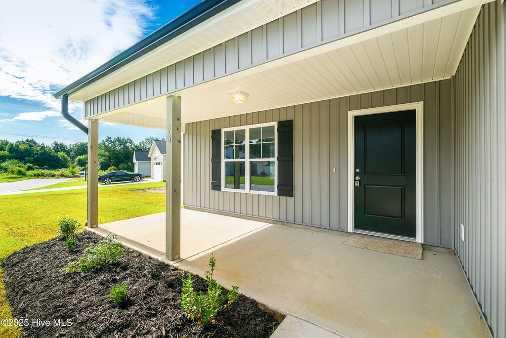 Image 2 of property listing at 58 Hampton Way, Snow Hill, NC 28580