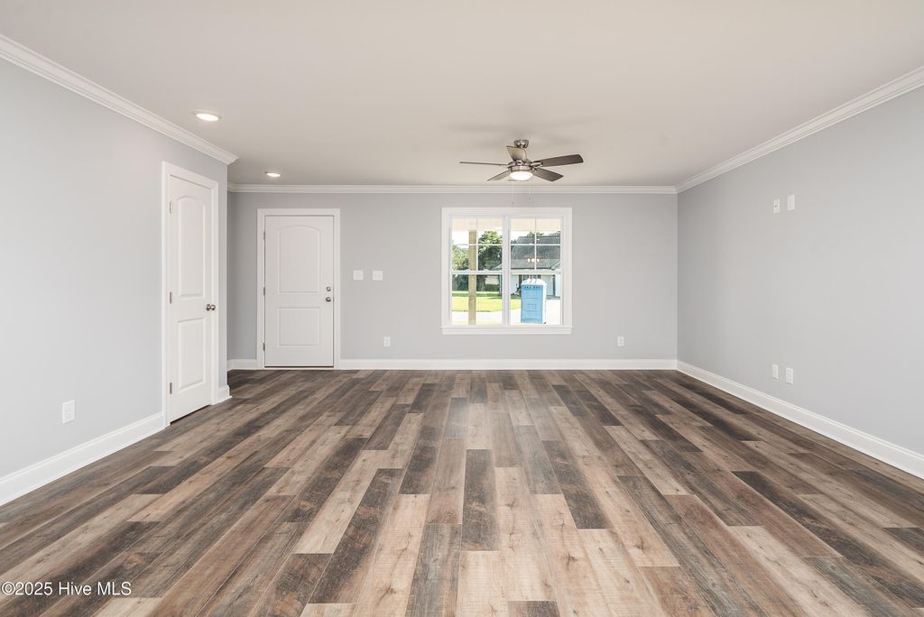 Image 3 of property listing at 58 Hampton Way, Snow Hill, NC 28580