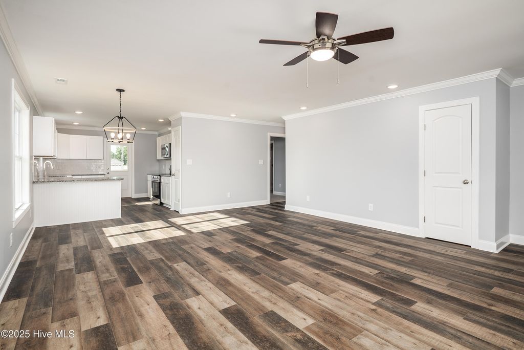 Image 4 of property listing at 58 Hampton Way, Snow Hill, NC 28580
