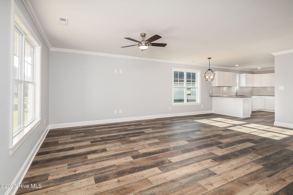 Image 5 of property listing at 58 Hampton Way, Snow Hill, NC 28580