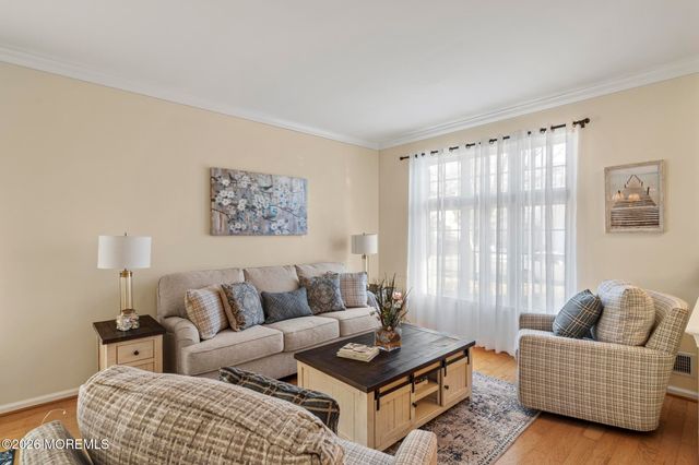 32 Newport Street, Barnegat, NJ 08005