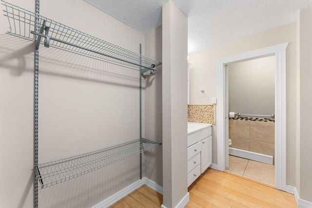 2800 Hamline Avenue N 313, Roseville, MN 55113
