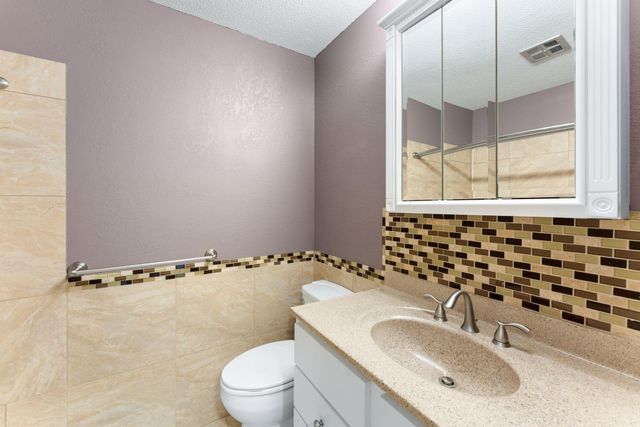 2800 Hamline Avenue N 313, Roseville, MN 55113