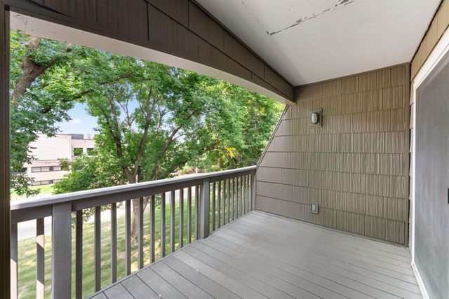 2800 Hamline Avenue N 313, Roseville, MN 55113
