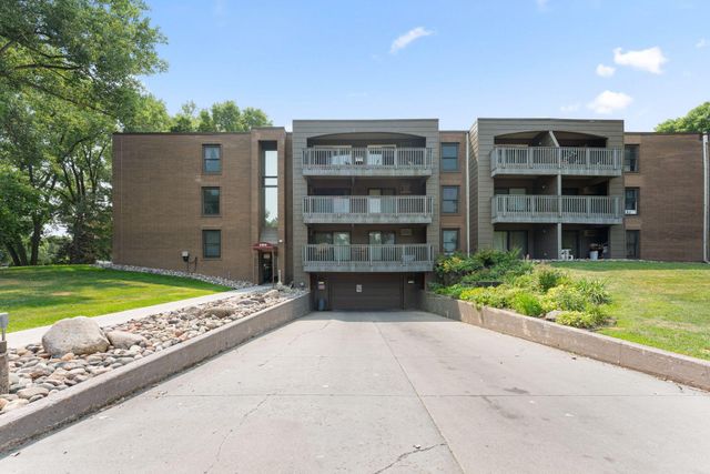 2800 Hamline Avenue N 313, Roseville, MN 55113