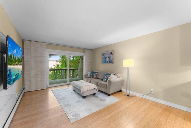 2800 Hamline Avenue N 313, Roseville, MN 55113
