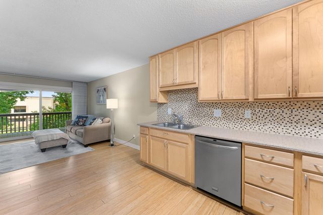 2800 Hamline Avenue N 313, Roseville, MN 55113