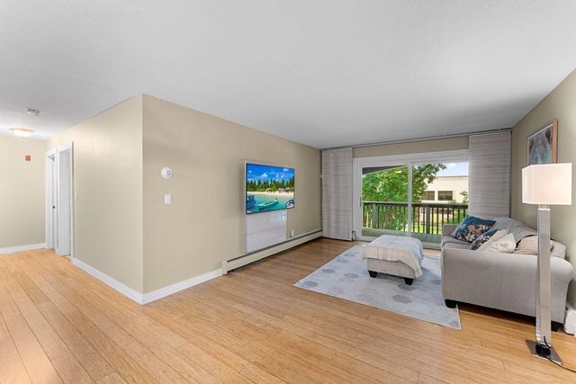2800 Hamline Avenue N 313, Roseville, MN 55113