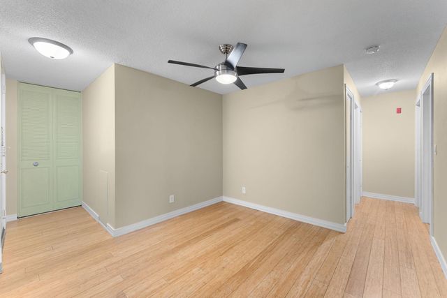 2800 Hamline Avenue N 313, Roseville, MN 55113