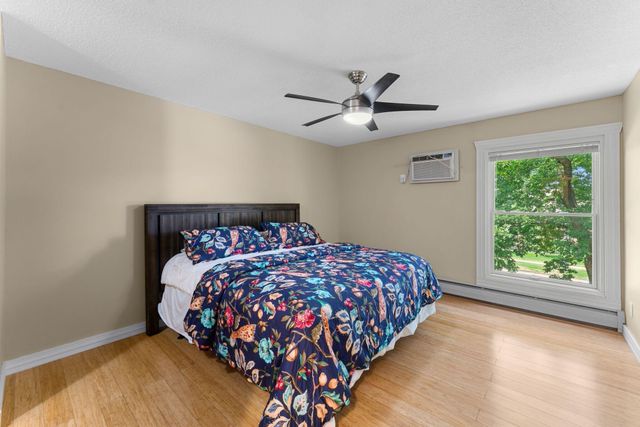 2800 Hamline Avenue N 313, Roseville, MN 55113
