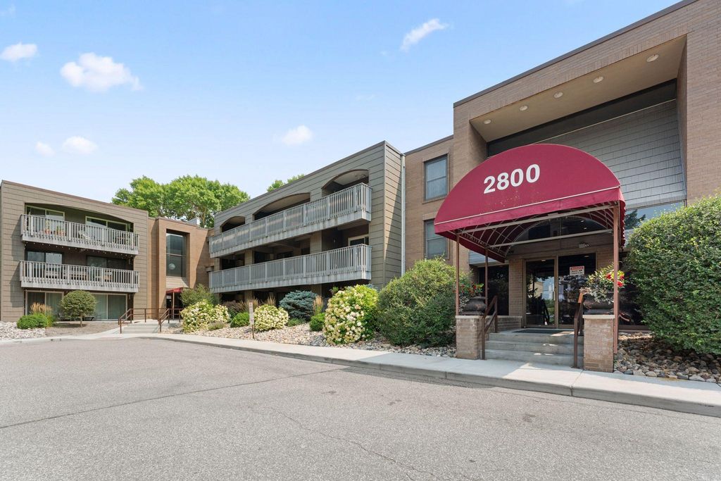 2800 Hamline Avenue N 313, Roseville, MN 55113
