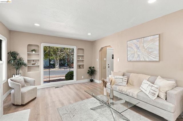 1359 Elm St, Pittsburg, CA 94565