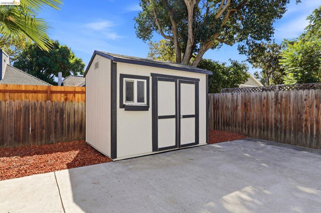 1359 Elm St, Pittsburg, CA 94565