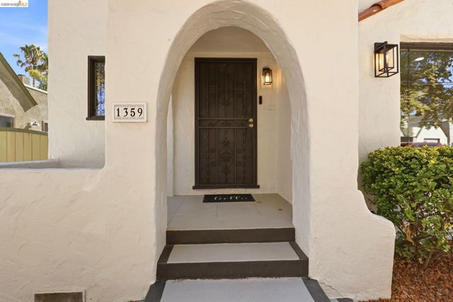 1359 Elm St, Pittsburg, CA 94565
