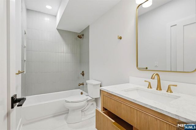 25 Claremont Avenue, Livingston, NJ 07039