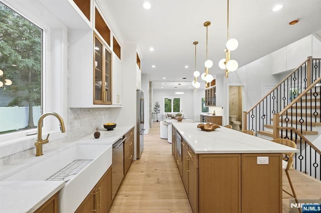 25 Claremont Avenue, Livingston, NJ 07039