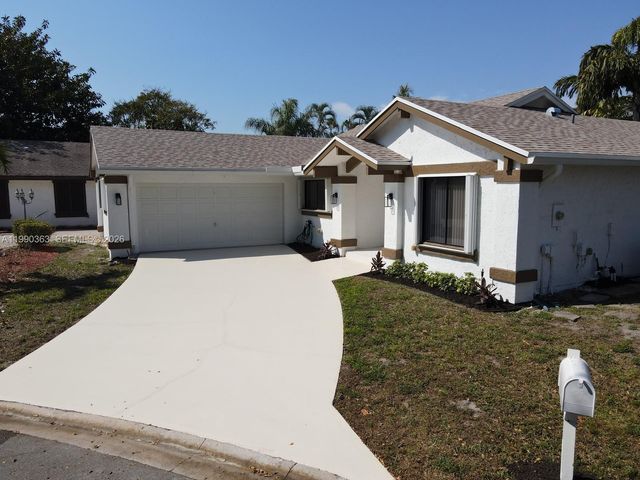 9596 Everglades Park Ln, Boca Raton, FL 33428