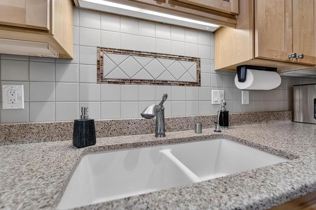 13 Wood Brook Way, Fitchburg, WI 53711