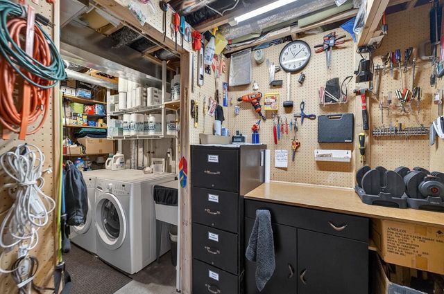 13 Wood Brook Way, Fitchburg, WI 53711