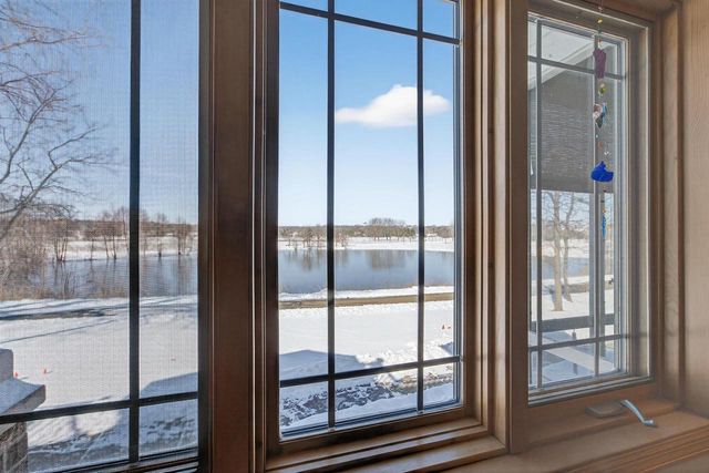 13 Wood Brook Way, Fitchburg, WI 53711