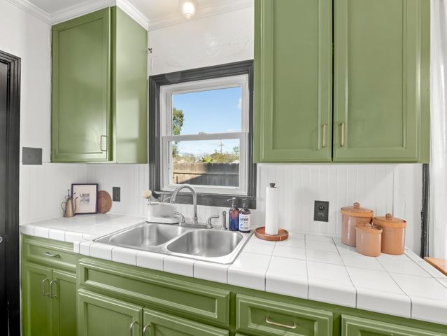 1117 E Sussex Way, Fresno, CA 93704