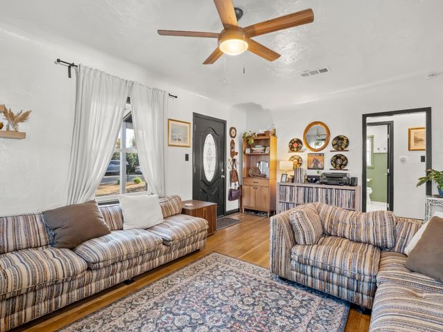 1117 E Sussex Way, Fresno, CA 93704