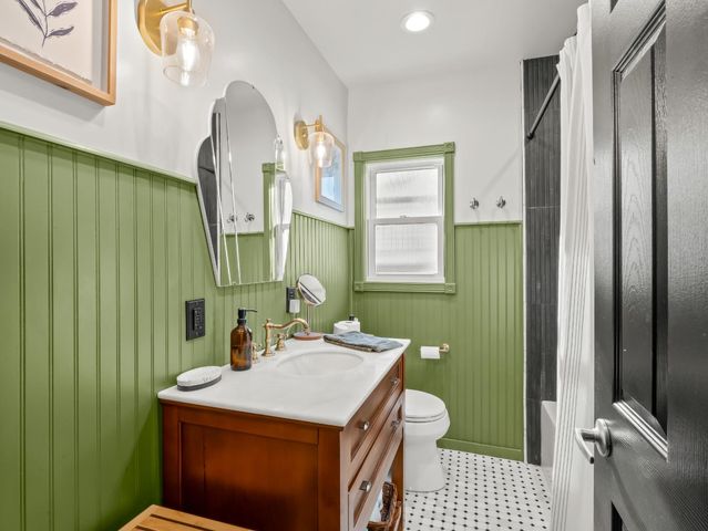 1117 E Sussex Way, Fresno, CA 93704