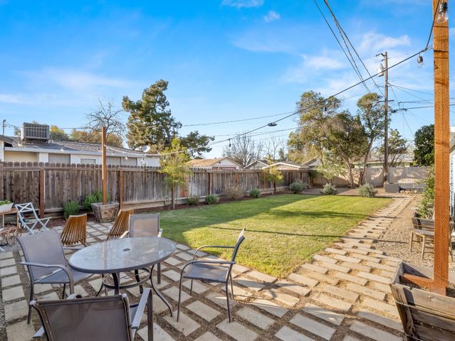 1117 E Sussex Way, Fresno, CA 93704