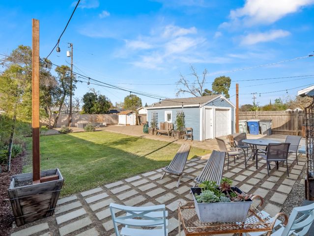 1117 E Sussex Way, Fresno, CA 93704