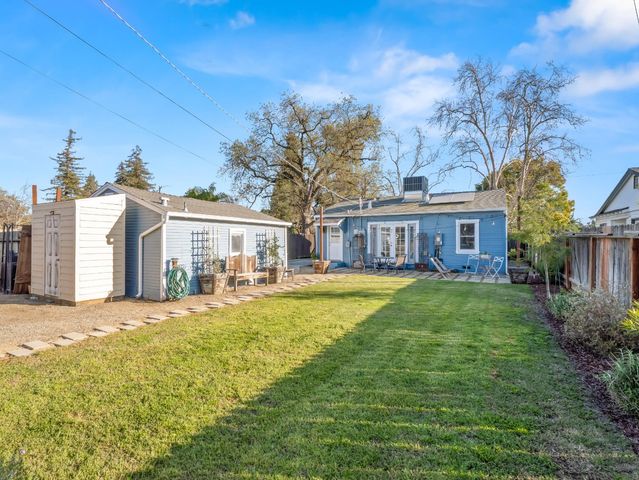 1117 E Sussex Way, Fresno, CA 93704