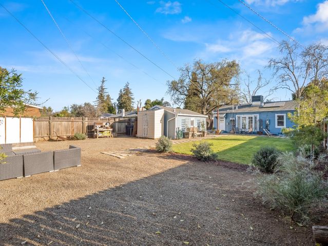 1117 E Sussex Way, Fresno, CA 93704