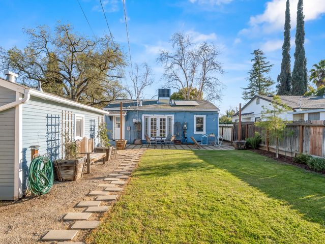 1117 E Sussex Way, Fresno, CA 93704