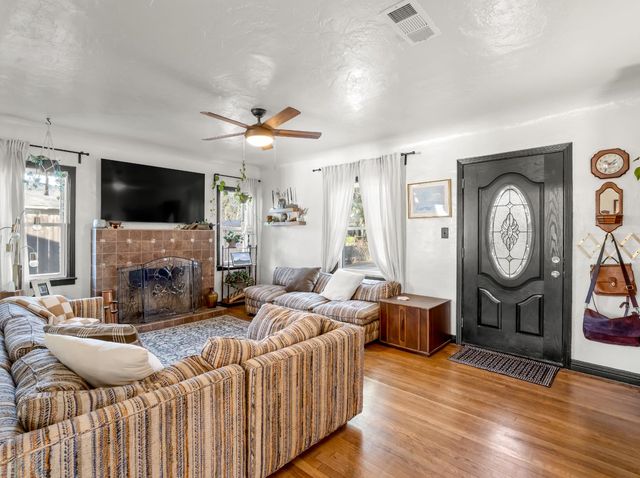 1117 E Sussex Way, Fresno, CA 93704