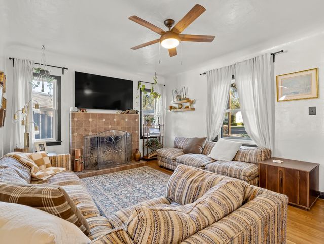 1117 E Sussex Way, Fresno, CA 93704