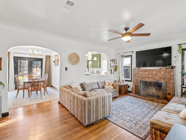 1117 E Sussex Way, Fresno, CA 93704