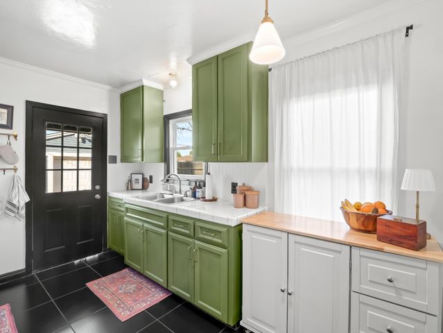 1117 E Sussex Way, Fresno, CA 93704