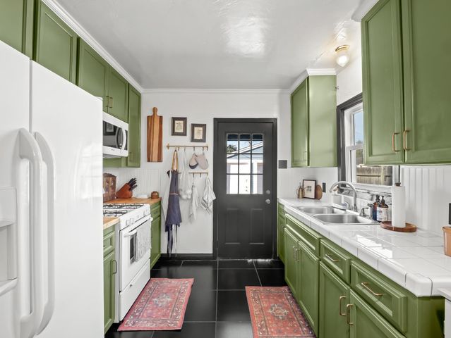 1117 E Sussex Way, Fresno, CA 93704