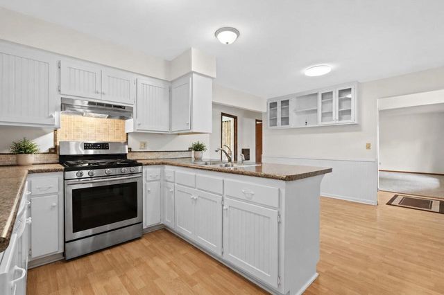 1507 Mohawk LANE, Waukesha, WI 53186