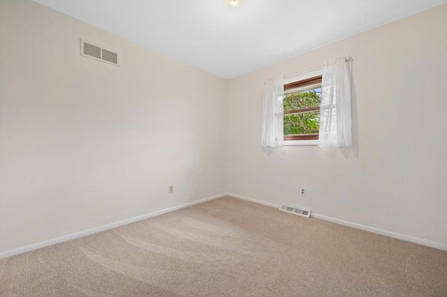 1507 Mohawk LANE, Waukesha, WI 53186