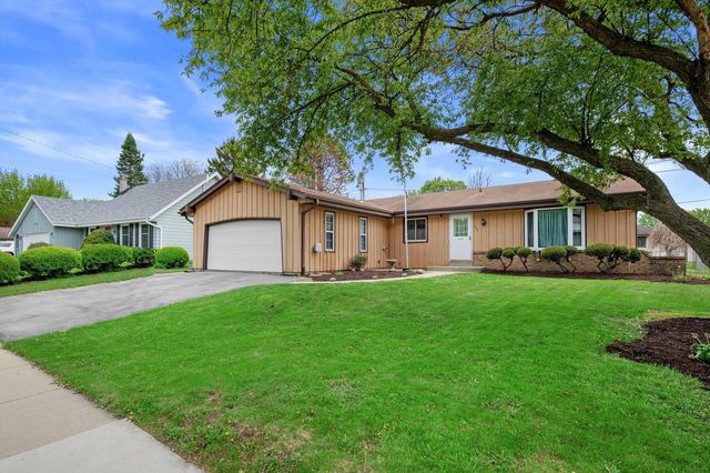 1507 Mohawk LANE, Waukesha, WI 53186