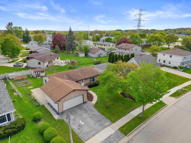 1507 Mohawk LANE, Waukesha, WI 53186