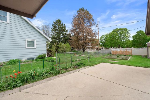 1507 Mohawk LANE, Waukesha, WI 53186