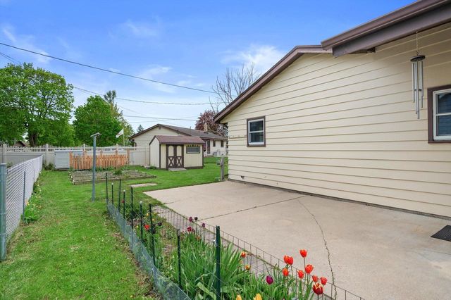 1507 Mohawk LANE, Waukesha, WI 53186