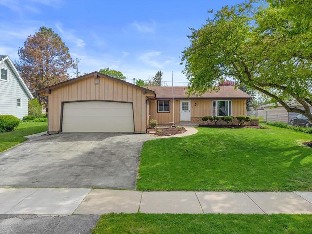 1507 Mohawk LANE, Waukesha, WI 53186