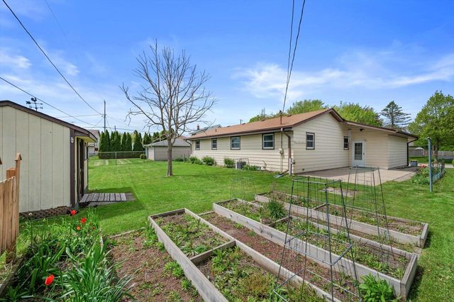 1507 Mohawk LANE, Waukesha, WI 53186