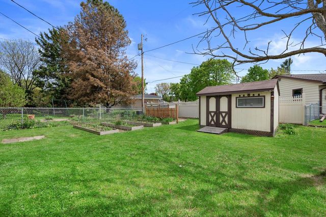 1507 Mohawk LANE, Waukesha, WI 53186
